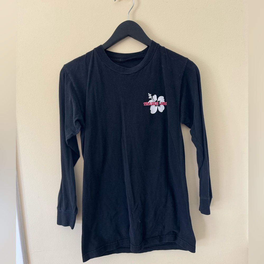 Black long sleeveTrader Joes 🌺 shirt
